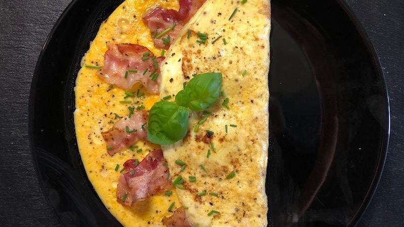 Omelette Ei Speck low carb Schnittlauch Rezept Zubereitung