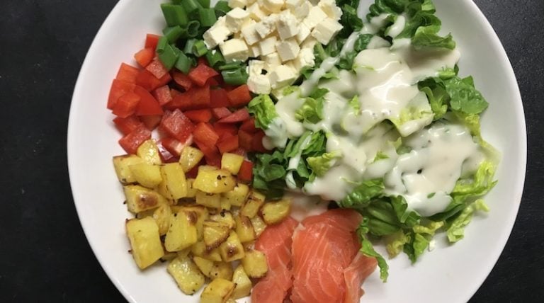 Lachs-Kartoffel-Bowl mit knackigem Salat – Fitnessrezepte.de