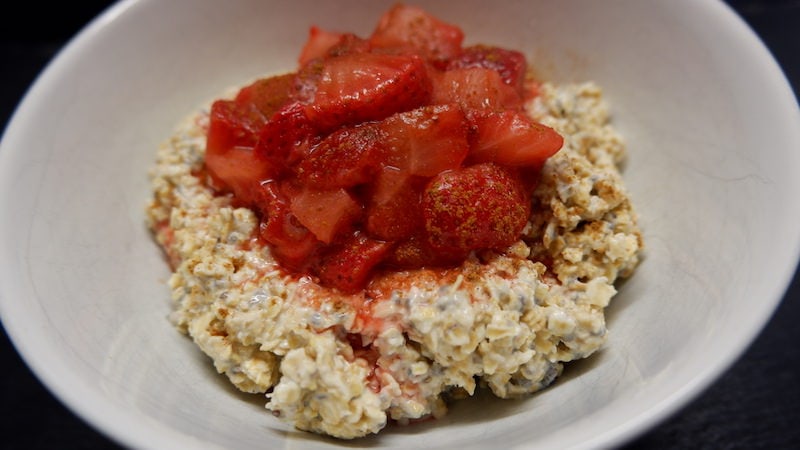 Chia-Porridge-Erdbeeren