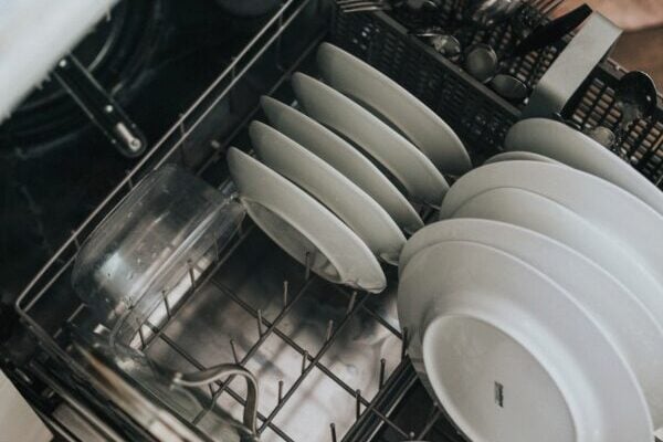 Geschirr abwaschen, Geschirr, Spülmaschine